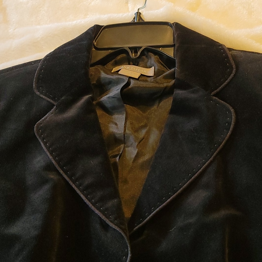 Ann Taylor Black Velvet Jacket Size 4 - Picture 11 of 12